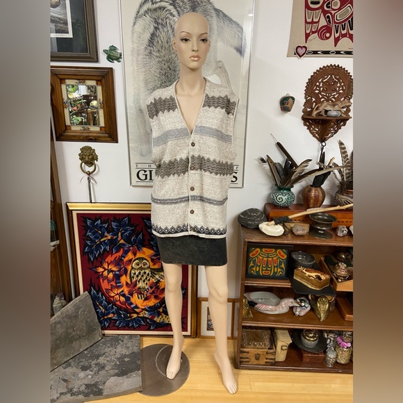 Vintage Knit Wool Grandpa Vest with Coconut Shell Buttons - Picture 11 of 11